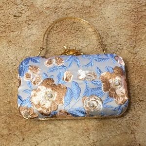 Embroidered Clutch Purse with handle and shoulder chain. Blue/gray/tans